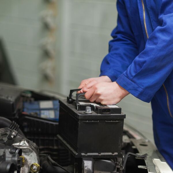 STVARI KOJE MORATE DA ZNATE O AKUMULATORU: Koliko je potrebno da se isprazni, a koliko da se u vožnji NAPUNI?