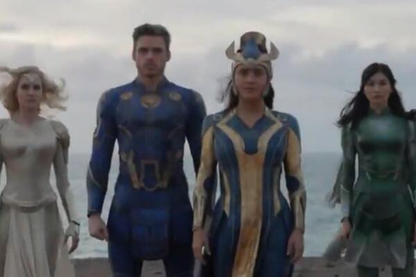 GLUMICA PONOSNO POKAZALA KOLIKO JE OBDARENA: Izbacila grudi u prvi plan, sada smo svi videli koliko su VELIKE!