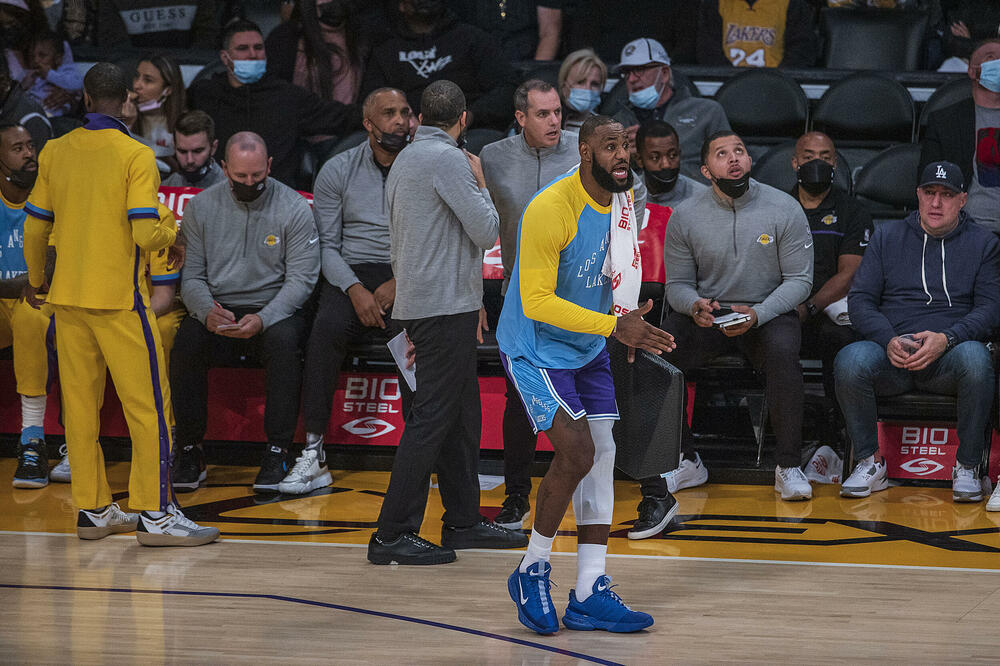 UZNEMIRENI LEBRON PORUČIO: Nikada nisam bio bolestan! Poslali su me u izolaciju bez dodatne provere!