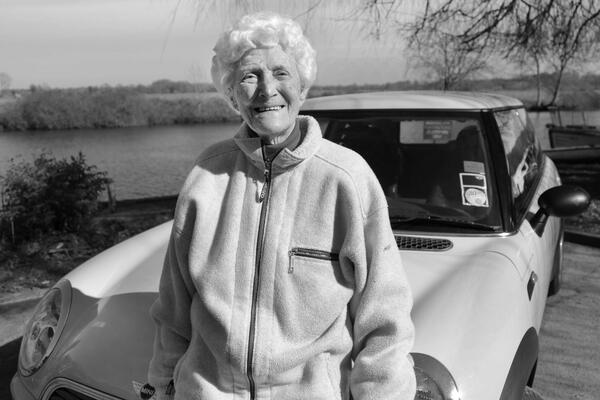 UMRLA NAJSTARIJA SPORTISTKINJA NA SVETU (110): Bila je agent MI6, igrala je do 98. godine, u 106. položila vozački!