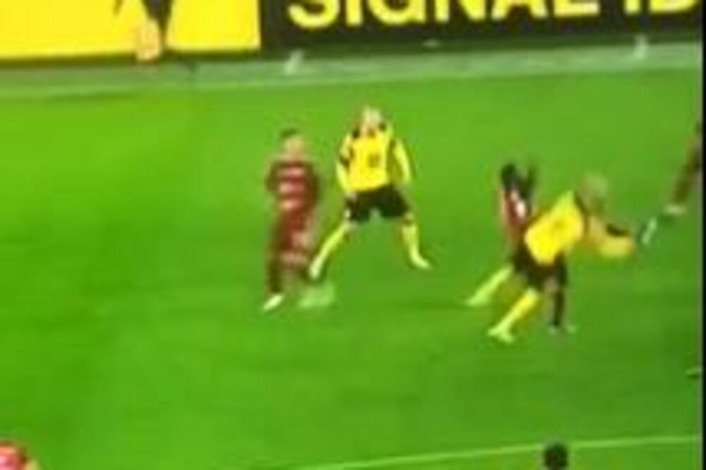 BAJERN SLAVIO PROTIV BORUSIJE: REZULTAT U SENCI UŽASNOG SUDARA GLAVAMA! (VIDEO/FOTO)