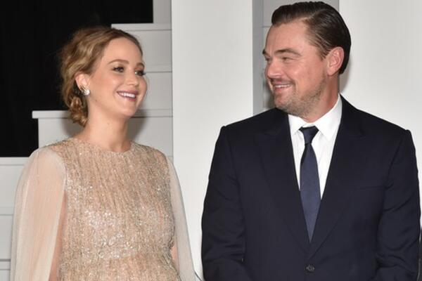 ZABLISTALA NA PREMIJERI NOVOG FILMA! Trudna Dženifer Lorens u pratnji Dikapria (FOTO)