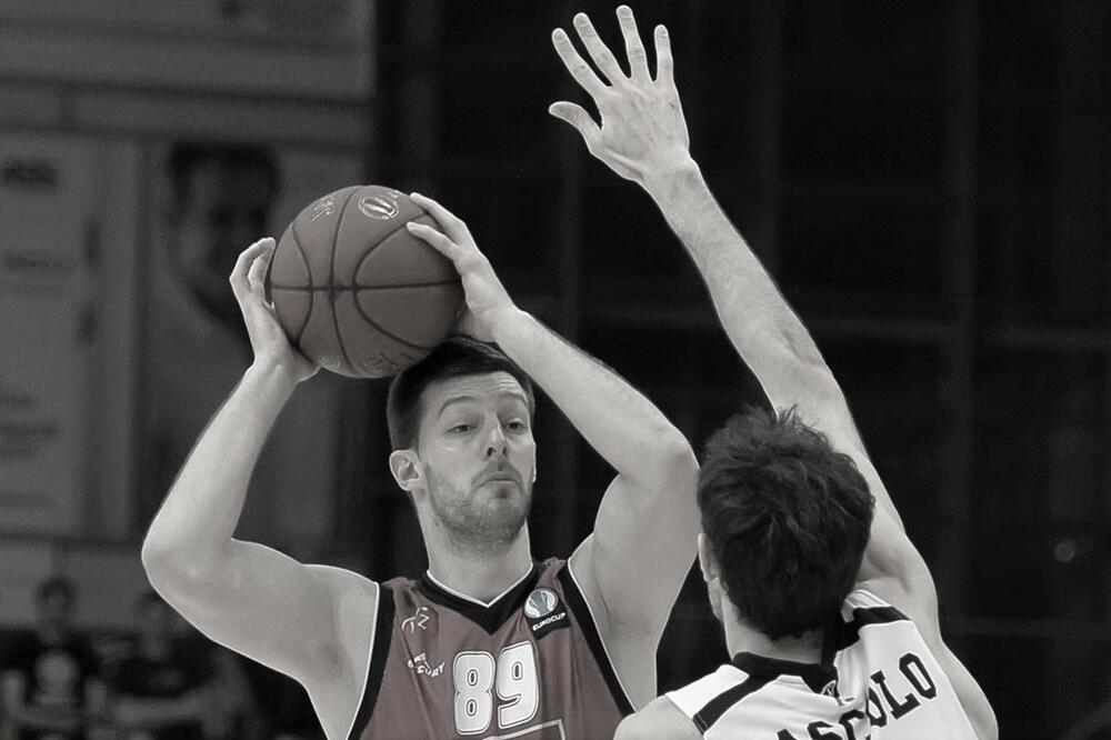 OD JELOVCA SE EMOTIVNOM PORUKOM OPROSTIO KLUB U KOME JE ODIGRAO UTAKMICU KARIJERE: Borac, prijatelj - BRAT!