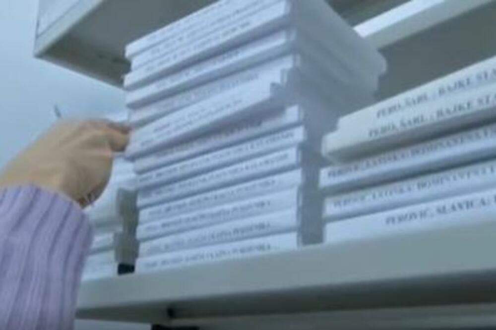 VIC DANA OD KOJEG ĆETE SE VALJATI PO PODU: Ulazi Mujo u biblioteku...