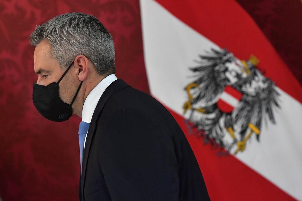 "OSTAJEMO NEUTRALNI": Kancelar Austrije prekinuo diskusiju o ukidanju statusa!