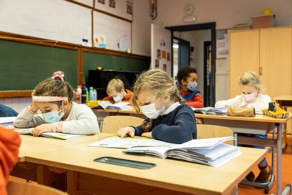 MAJKA TRAŽILA DA DETE IZAĐE 15 MINUTA RANIJE, ŠKOLA ODBILA: Usledio potez koji joj se OBIO O GLAVU, NEVERICA!