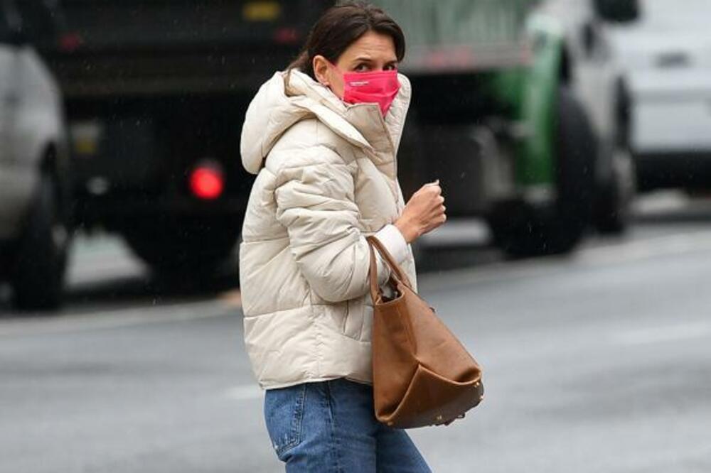 GLUMICA UHVAĆENA SA MODRICOM VELIČINE ŠLJIVE ISPOD LEVOG OKA, SVI SE PITAJU ŠTA SE DESILO: Prizor nimalo nije lep