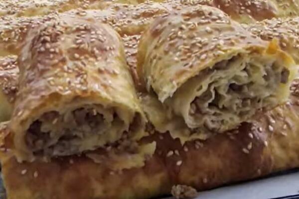ZALIVENU PITU SA MESOM MORATE DA PROBATE: Recept KIDA, bolja je od BUREKA zbog 1 SASTOJKA