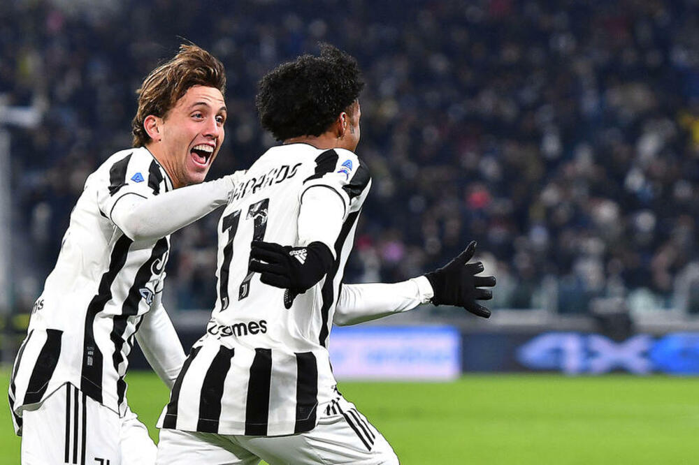 KVADRADOV 'OLIMPIKO' IZ NAJBOLJEG UGLA: Juveov Kolumbijac je postigao MAJSTORSKI GOL direktno iz kornera! (VIDEO)