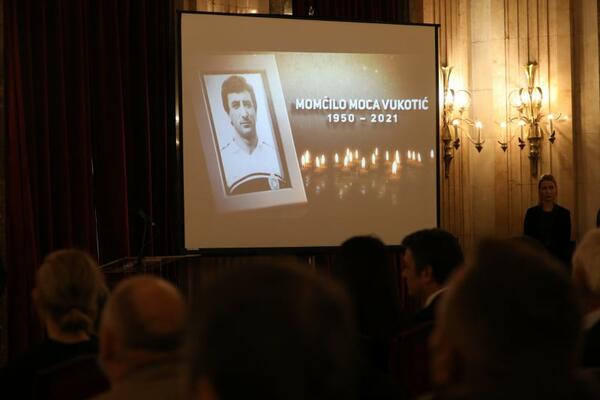 ODRŽANA KOMEMORACIJA POVODOM SMRTI MOCE VUKOTIĆA: Svi su došli da se oproste od legendarnog fudbalera!