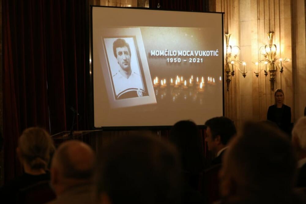 ODRŽANA KOMEMORACIJA POVODOM SMRTI MOCE VUKOTIĆA: Svi su došli da se oproste od legendarnog fudbalera!