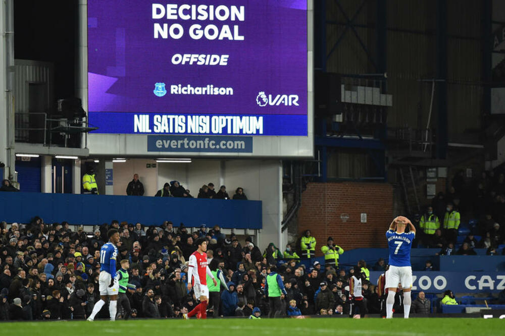 OVO JE SAMO VAR MOGAO DA VIDI: Na utakmici između Evertona i Arsenala dosuđen je najmanji ofsajd u fudbalu!