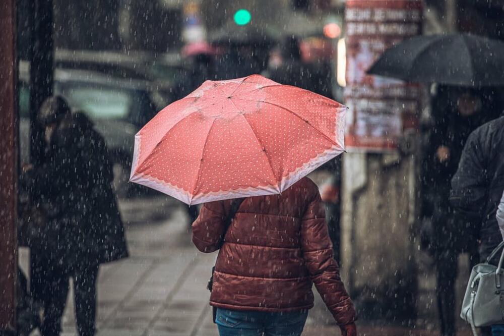 SNEG NAPRAVIO HAOS U AUSTRIJI: Autobus proklizao i udario u stub, povređeno 9 osoba