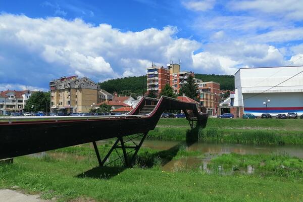 MEŠTANI LEBANA I OKOLNIH MESTA 22 DANA BEZ VODE ZA PIĆE: ''Kako se snalazimo? Kupujemo vodu u PRODAVNICI''