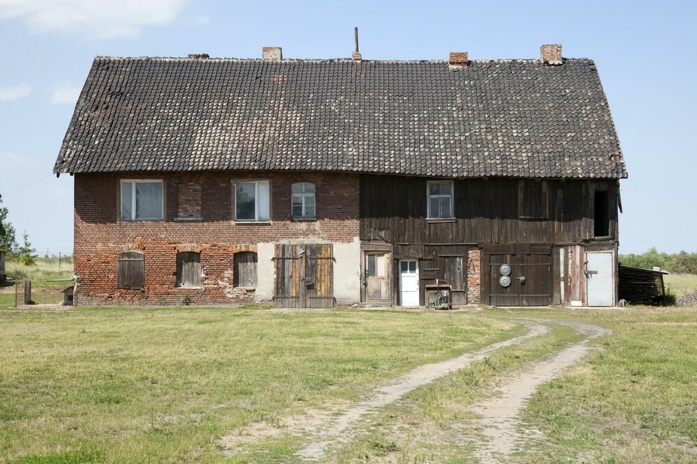 DA, SAVRŠENA FASADA - POSTOJI! Kuća iz istočne Srbije postala VIRALNA na interntu, MREŽE GORE! (FOTO)