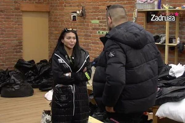 LJUBOMORA IH IZJEDA! Maja zabranila Caru da priča sa Dalilom večeras, on njoj sa Janjušem! (VIDEO)