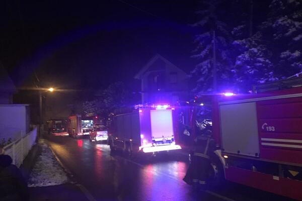 POŽAR U BELOM POTOKU NEMOGUĆE UGASITI: Vatra se opet rasplamsala, a vlasnik NEĆE DA SE SKLONI (FOTO)