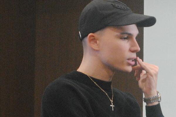 VIDELA MU SE RANA: Svi su primetili jedan detalj na Vojažu! (FOTO)