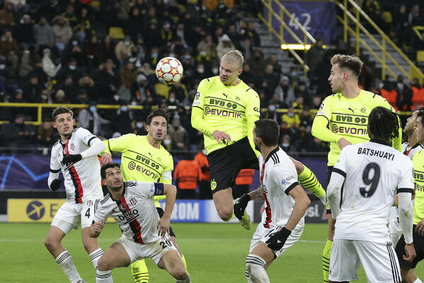 SENZACIJA U ČETVRTFINALU KUPA NEMAČKE: Fudbaleri Dortmunda šokirali svoje navijače porazom od drugoligaša!