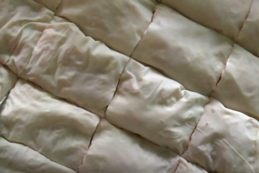 POSNA PITA OD PRAZILUKA: Neodoljivo UKUSNA, lepša i od KROMPIRUŠE! (RECEPT)