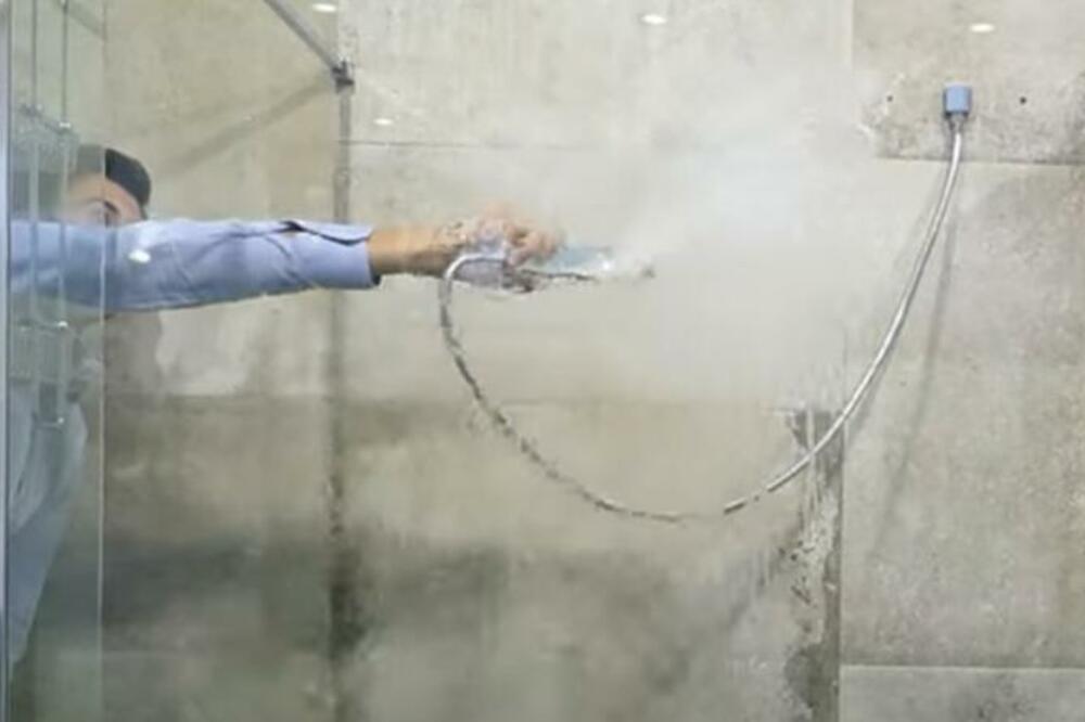 GENIJALNA CAKA ZA SKIDANJE KAMENCA U TUŠ KABINI: Uz jedan sastojak zaboravićete na ovu dosadu - skida ga OČAS POSLA