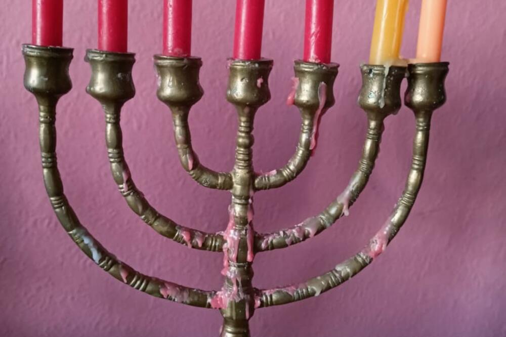 VEČERAS JE POČEO PRAZNIK HANUKA: Jevreji ga slave 8 dana, poštuju se ovi običaji