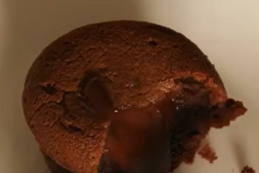 ČOKOLADNI MAFINI OD SAMO TRI SASTOJKA: Tope se u USTIMA, deca će ih OBOŽAVATI (RECEPT)