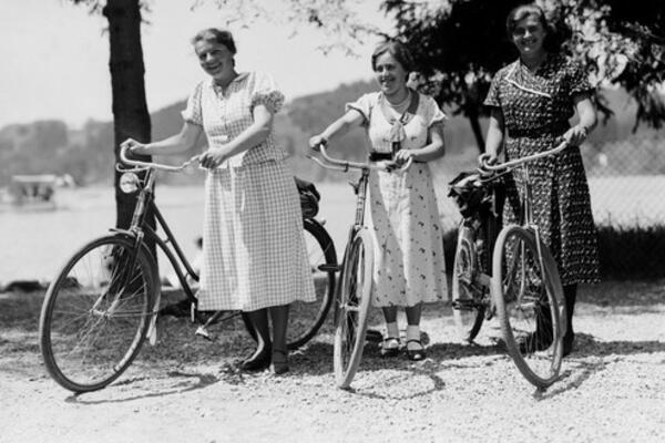 MUŠKARCI SU SE NEKADA PLAŠILI ŽENA NA BICIKLIMA: Evo i zašto! (FOTO)
