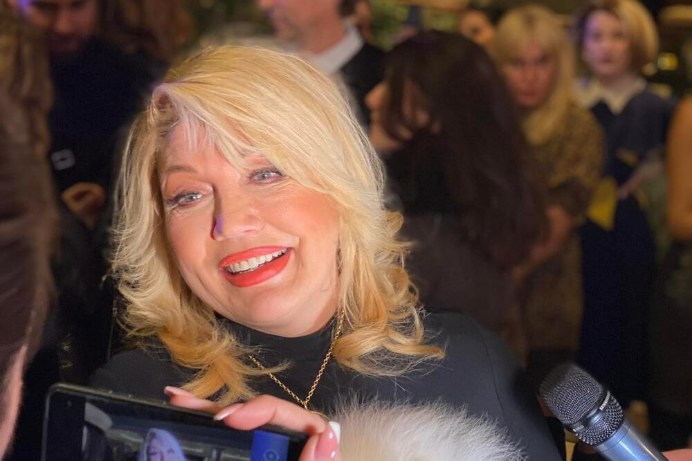 OVO JE MLAĐA ĆERKA SUZANE MANČIĆ! Lepotica koja izbegava MEDIJE konačno UHVAĆENA: Povukla lepotu na MAMU! (FOTO)