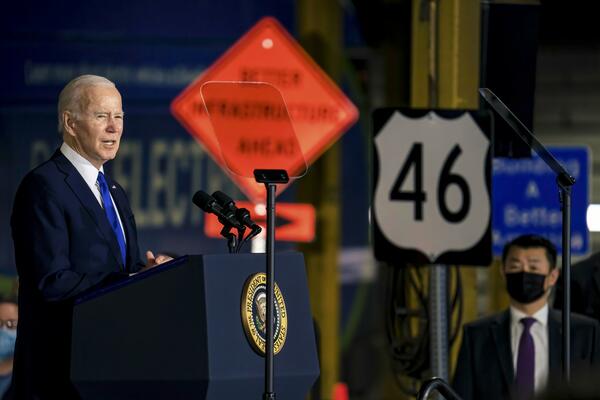 "6 JANUAR SE VIŠE NIKAD NE SME PONOVITI": Bajden u obraćanju povodom godišnjice napada na kapitol SPUSTIO TRAMPA!