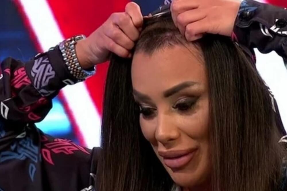 U UŽIVO PROGRAMU SKINULA PERIKU I POKAZALA OBRIJANU GLAVU: Zavladao muk kada je zadrugarka to uradila!
