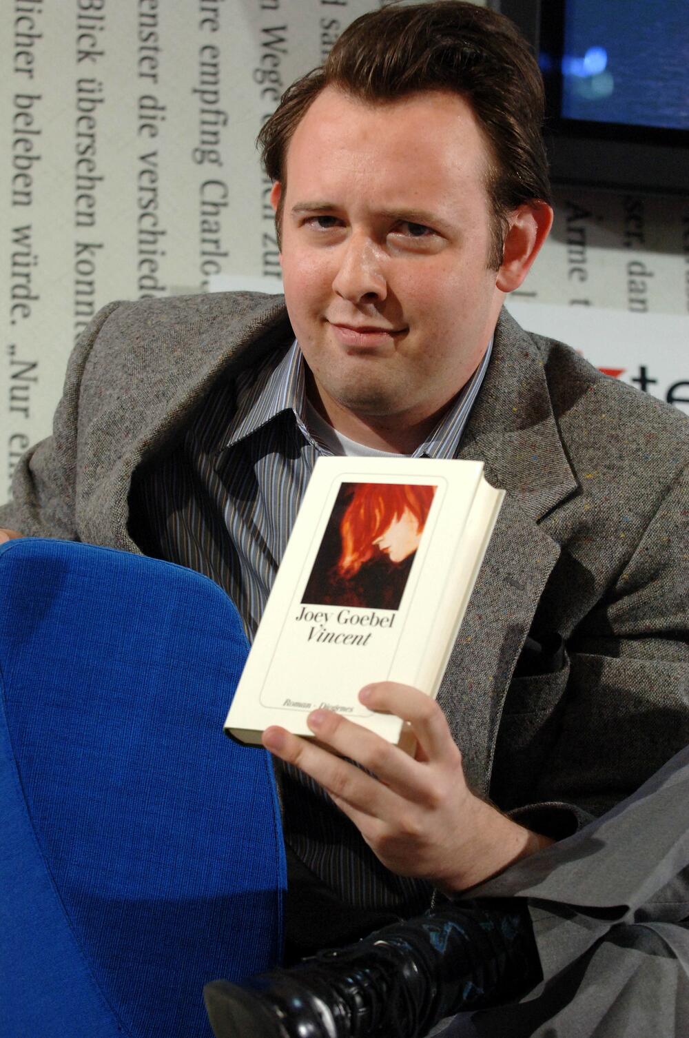 Torture the artist, Džoi Gobel