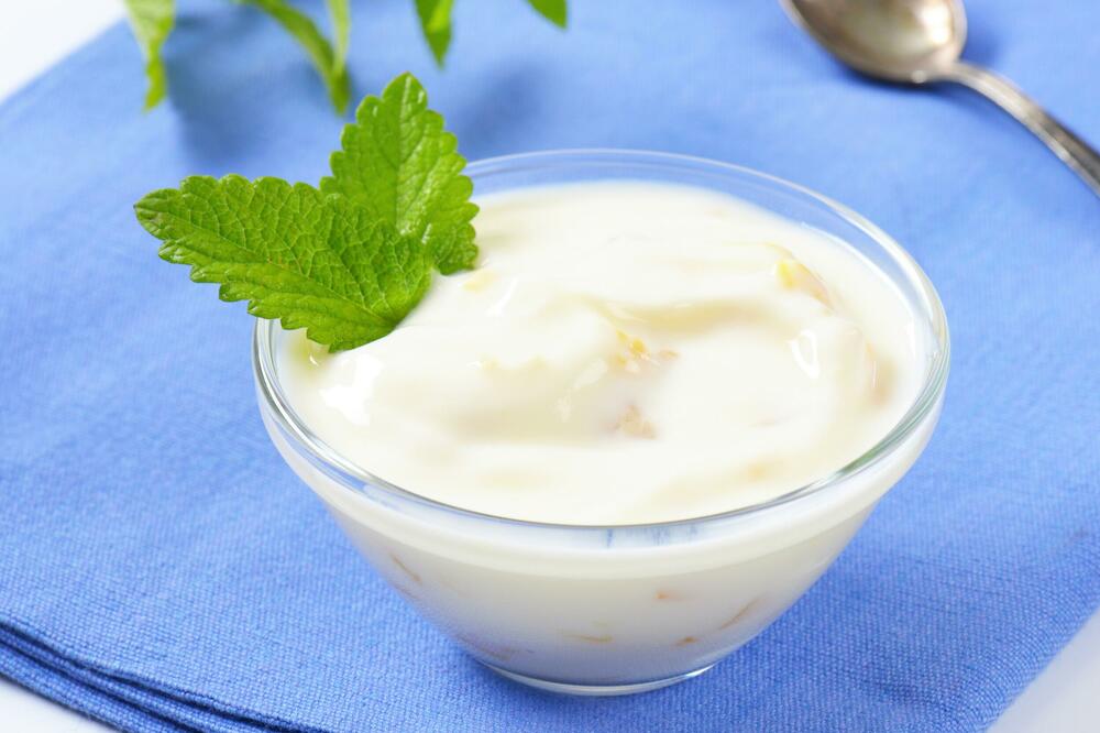 TREBA VAM SAMO 5 SASTOJAKA! Voćni jogurt od KAJSIJA se pravi za tili čas (RECEPT)