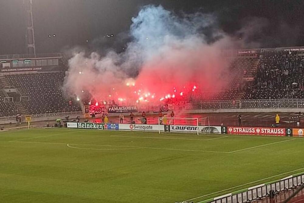 NAVIJAČI ANORTOZISA VERUJU U ČUDO: Kiprani napravili bakljadu na severu Partizanovog stadiona! (FOTO)