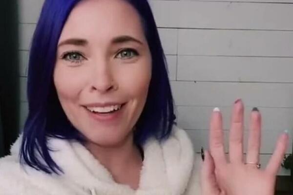 PLAKALA JE I VRIŠTALA: Izgubila je NEVINOST sa 32 godine, a zatim zvala SESTRU i RIDALA