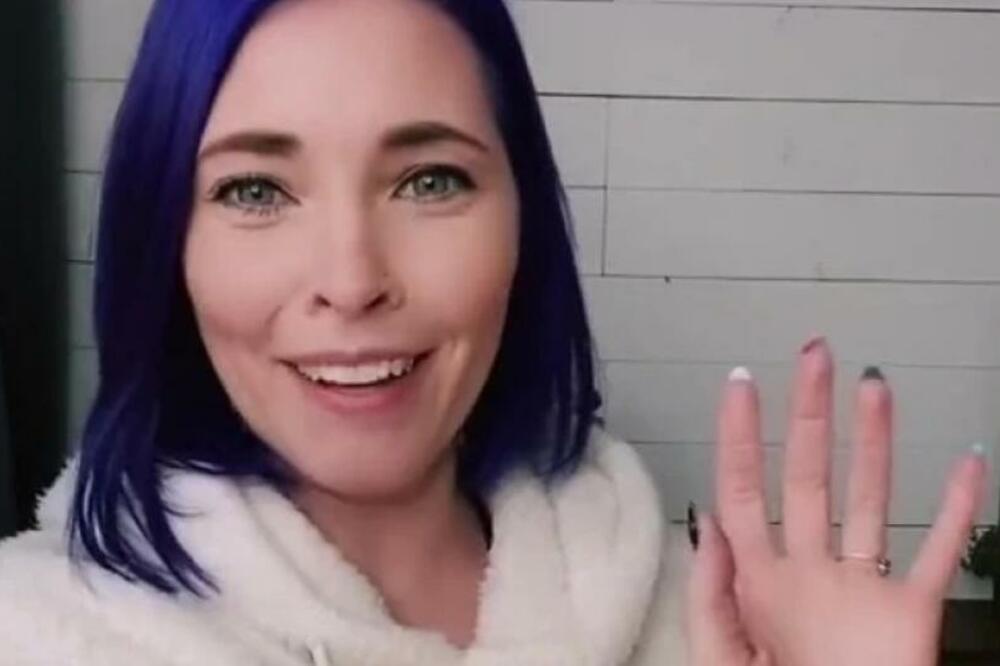 PLAKALA JE I VRIŠTALA: Izgubila je NEVINOST sa 32 godine, a zatim zvala SESTRU i RIDALA