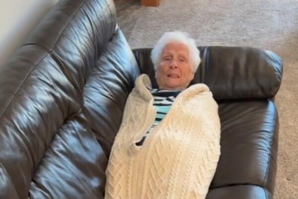 NAJBIZARNIJU I NAJPERVERZNIJU VREĆU ZA SPAVANJE IMA 1 BAKA: Pojavio se snimak i ulazite na SVOJU ODGOVORNOST! VIDEO