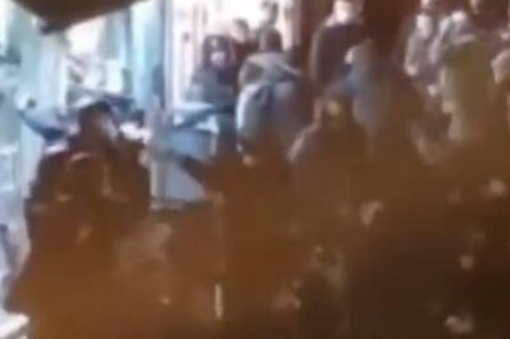 TUČA DELIJA I POLICIJE NA ULICAMA BRAGE: Bilo je žestoko i van stadiona! (VIDEO)