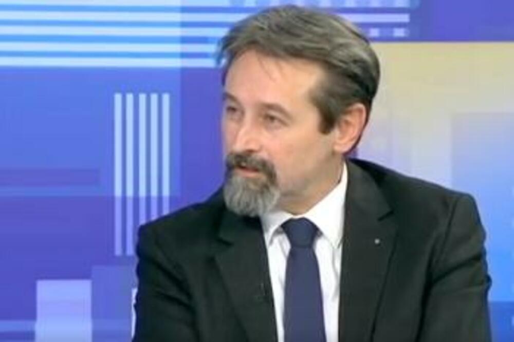 VEŠTAČKA INTELIGENCIJA ĆE DOĆI U ŠKOLE? Profesor Ranđelović o mobilnim telefonima i NOVOM KODEKSU oblačenja