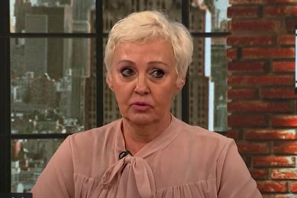 "TREBALO JE DA UKINE NALOGE NA MREŽAMA!" Psiholog o slučaju "SRPSKA GEJMERKA": Sve o njenoj SMRTI i KOMENTARIMA