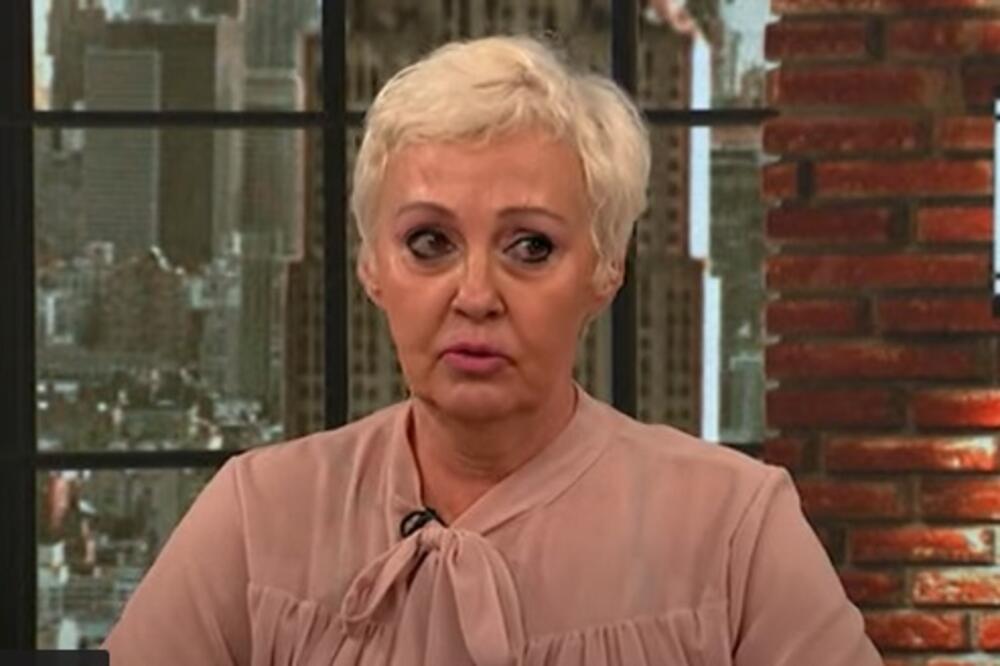 "TREBALO JE DA UKINE NALOGE NA MREŽAMA!" Psiholog o slučaju "SRPSKA GEJMERKA": Sve o njenoj SMRTI i KOMENTARIMA