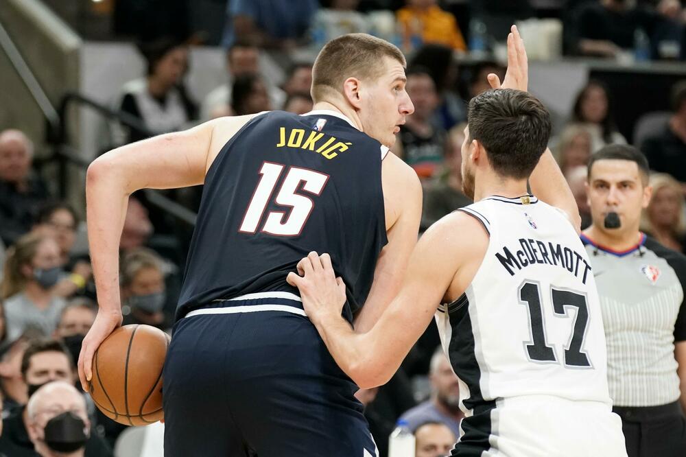 LEGENDARNI TRENER HVALIO NIKOLU JOKIĆA: Nije fer šta sve može da uradi, PROKLETO je dobar!