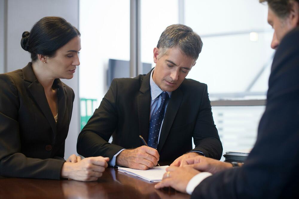 "UZIMAM KREDIT ZA STAN, ŽENIM SE I SVE ĆU DA PLAĆAM, A ŠTA AKO SE RAZVEDEM?": Da li se imovina deli u ovom slučaju?