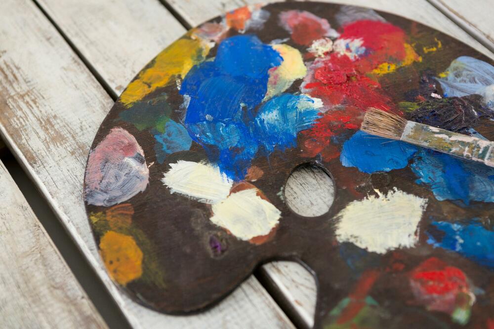 ČUVAR IZ DOSADE UNIŠTIO UMETNIČKO DELO! Uništio sliku od MILION dolara, pogledajte šta joj je URADIO (VIDEO)