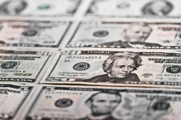 DOLAR PONOVO U PADU: Loš početak meseca za američku valutu