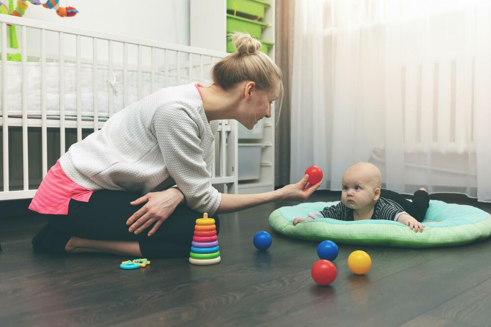 ŽENA OSTAVILA PORUKU DADILJI KOJA ČUVA NJENOG SINA, PA ŠOKIRALA SVE ŽENE: Ljudi ne veruju da je OVO tražila (VIDEO)