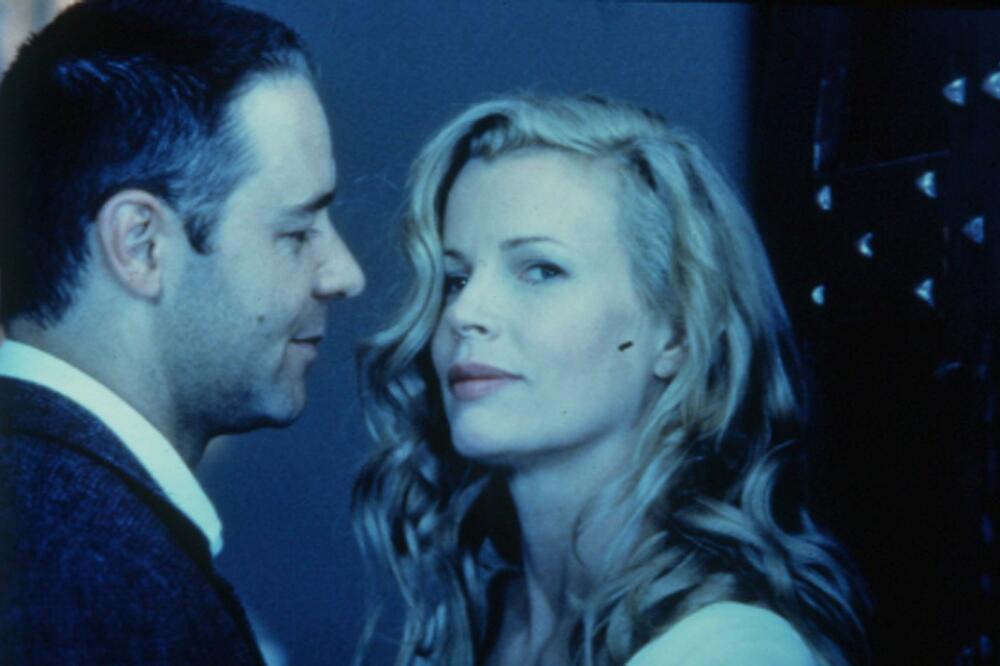 CEO SVET SE LOŽIO NA NJU U FILMU "DEVET I PO NEDELJA" Bila je omiljena Bondova devojka, danas se CELA IZOPERISALA!