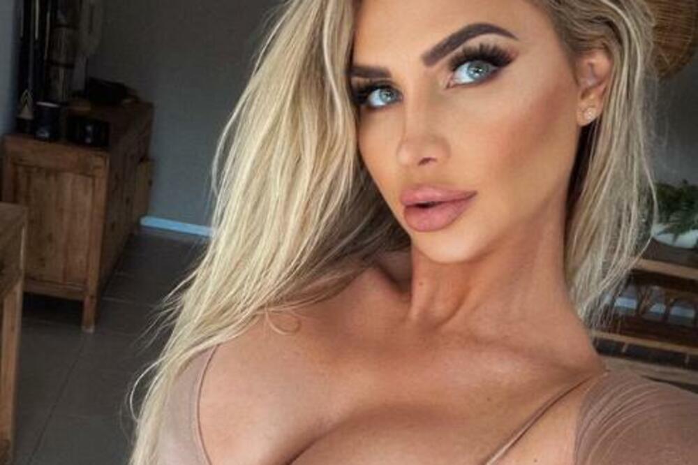 "VLASNICA" NAJBOLJE ZADNJICE KAO OD MAJKE ROĐENA! Atraktivno telo, bujne grudi, eksplicitne slike! (FOTO)