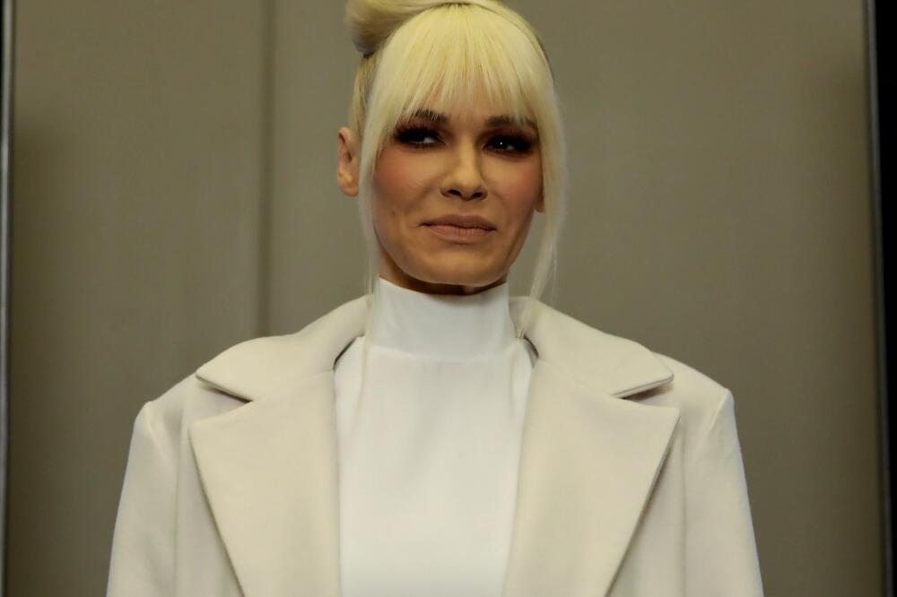 ZAVIRITE U VELELEPNU VILU NATAŠE BEKVALAC U ČENEJU! Mesečno je izdaje za VRTOGLAVU SUMU, izgleda kao RAJ NA ZEMLJI!