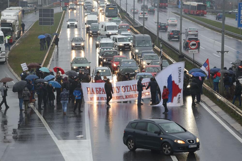 AUTOPUT BLOKIRAN NA 15 MINUTA: Sve je proteklo bez incidenata